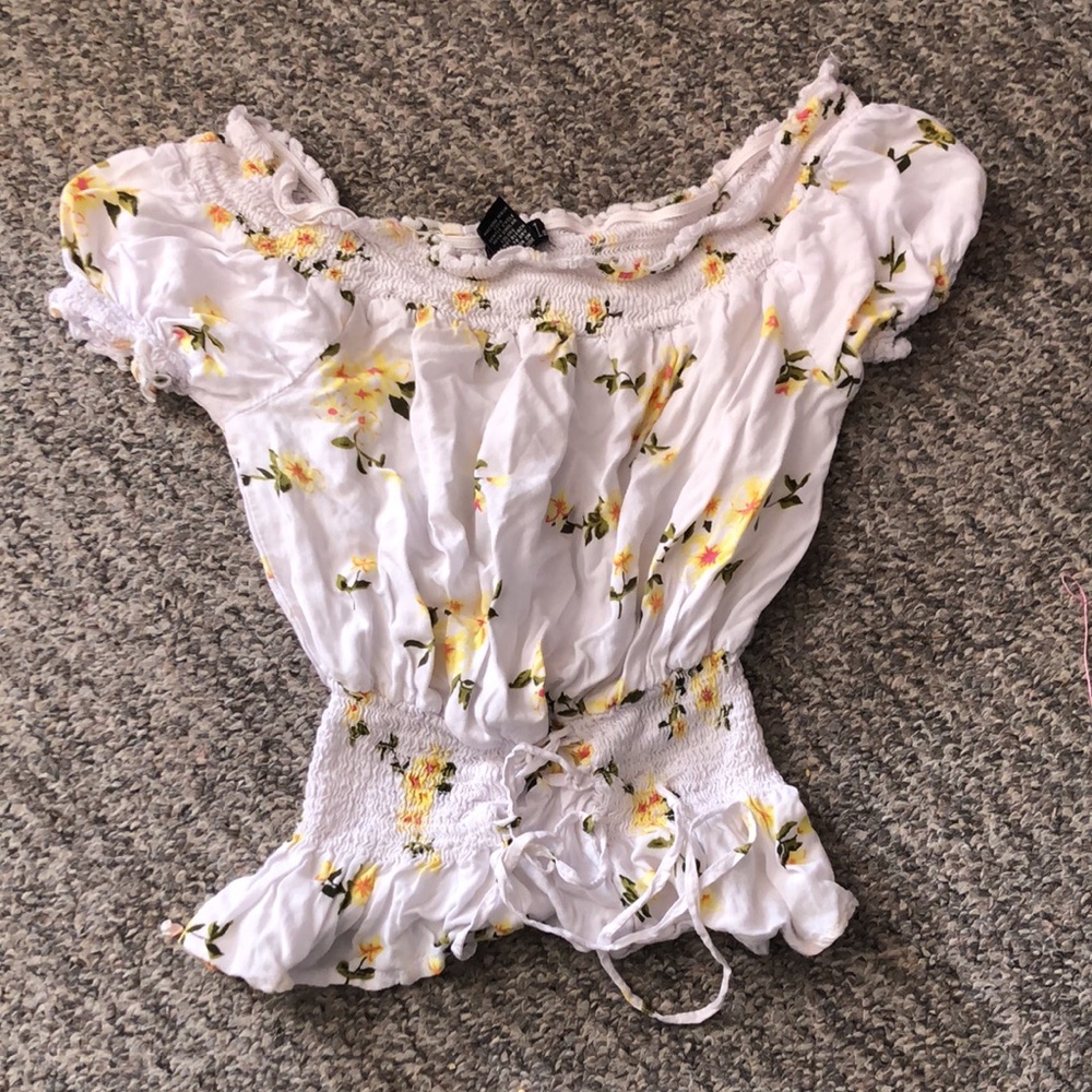 Rue21 White Floral Smocked Short Sleeve Tee